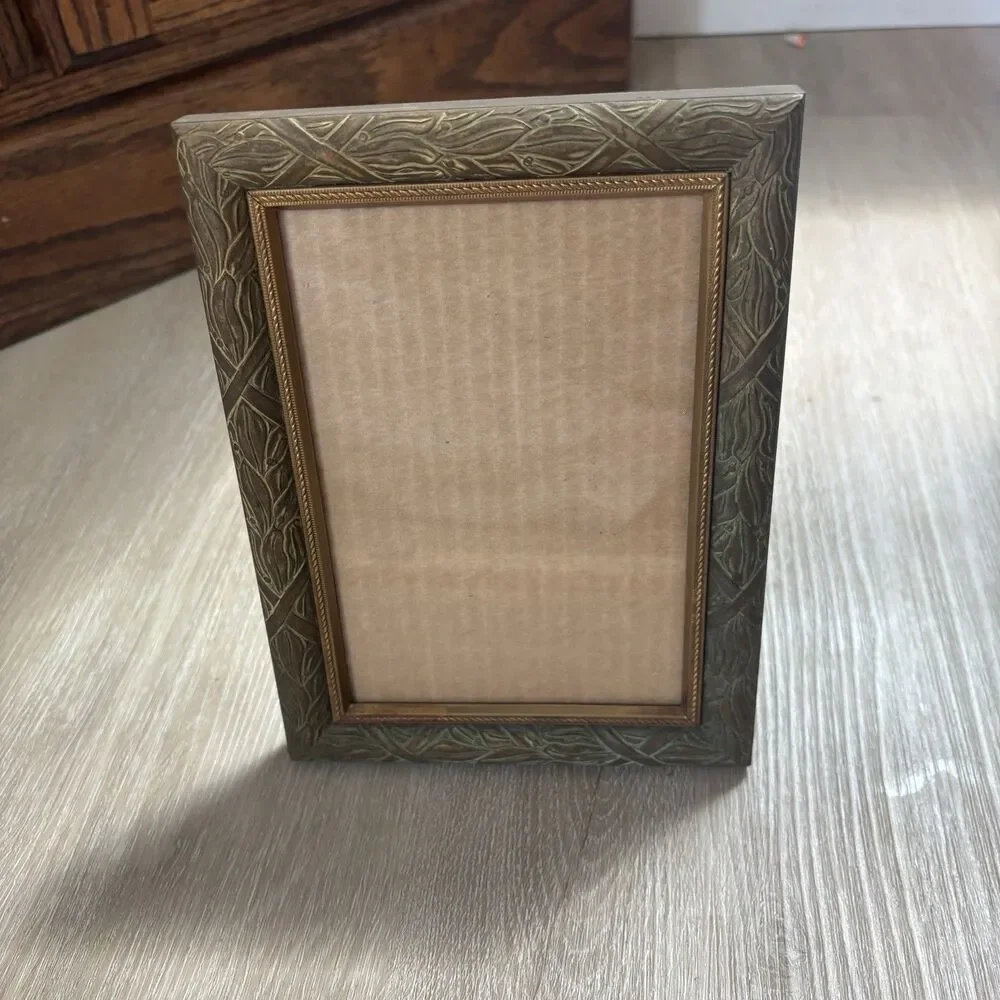 Vtg Ornate Green Bronze Patina Metal Leaf Vine Picture Frame 4x6 Tabletop Velvet